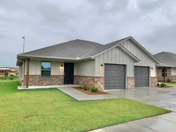 618 NE 4th St, Newcastle, OK 73065