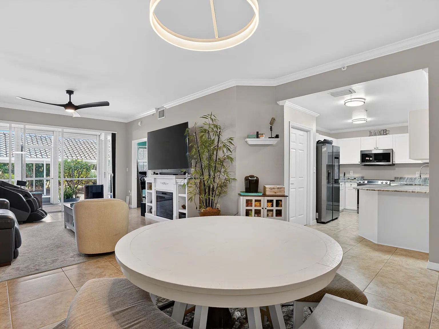519 Roma Ct — Photo 4