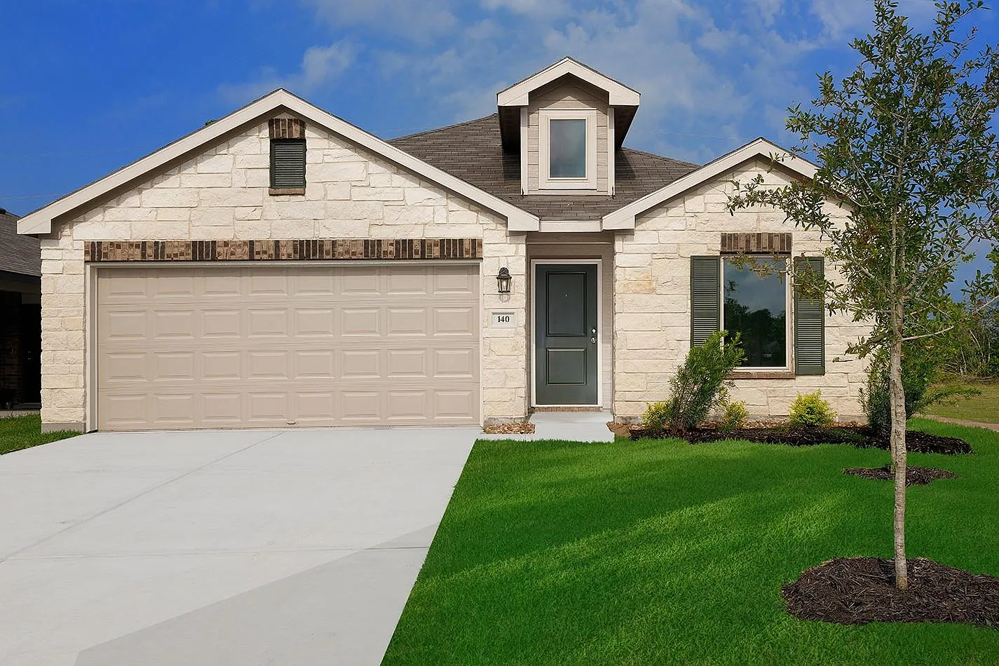 3 bed, 2.0 bath, 2007 sqft, $2,400 — Photo 1