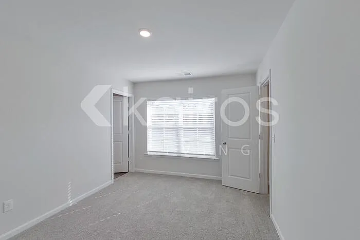 2541 Banyan Cir — Photo 10
