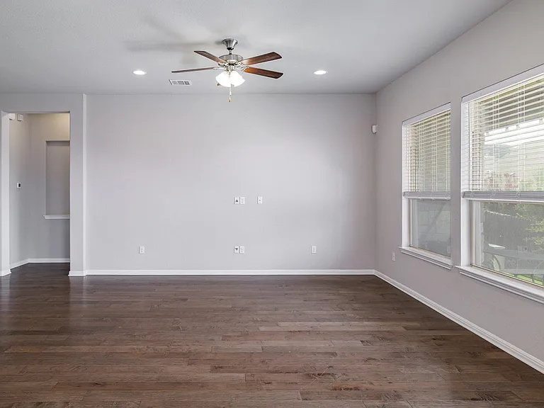 724 Kingston Pl — Photo 7