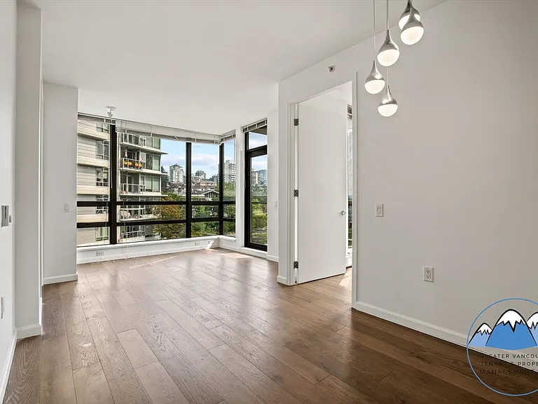 170 W 1st St #801 — Photo 8