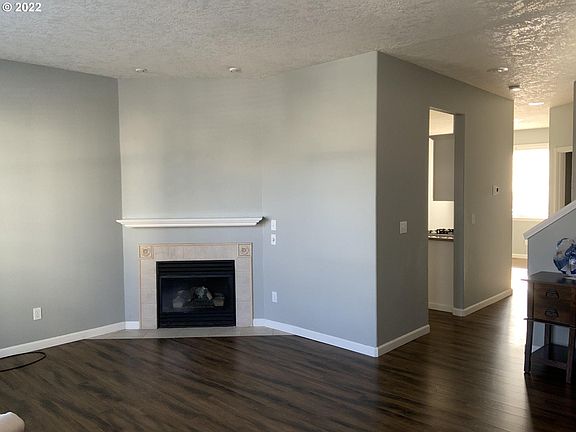 2nd image of 1491 NE Market Dr