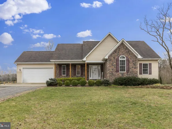 5650 Creekside Xing, Warrenton, VA 20187