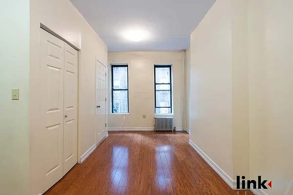 Rented by Link NY Realty | media 4