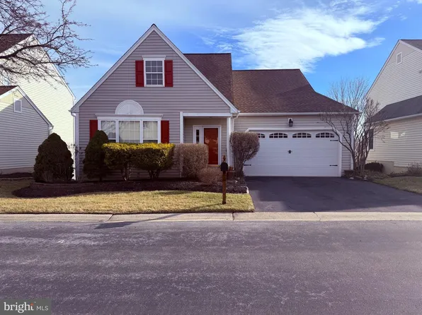 403 Carpenters Cove Ln, Downingtown, PA 19335
