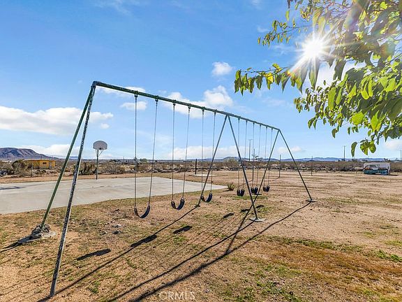 4th image of 1998 Cambria Rd