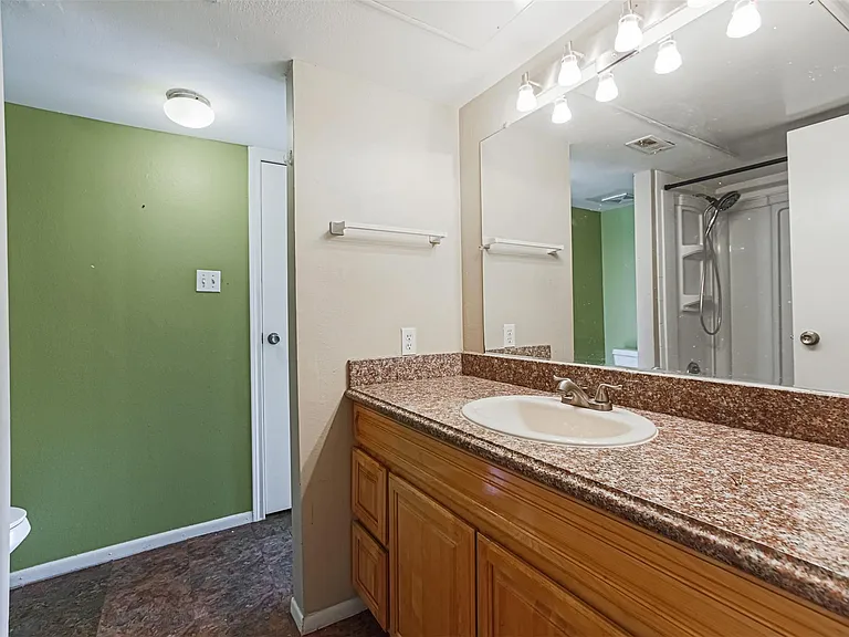 3100 Walnut Bend Ln #422 — Photo 7