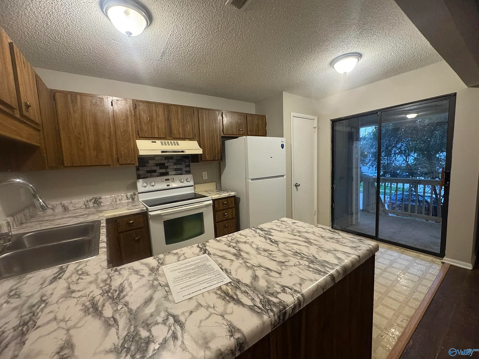2 bed, 2.0 bath, 1100 sqft, $1,090 — Photo 2