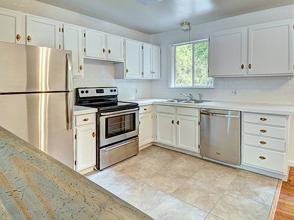 3rd image of 1110-1112 6th St #1110