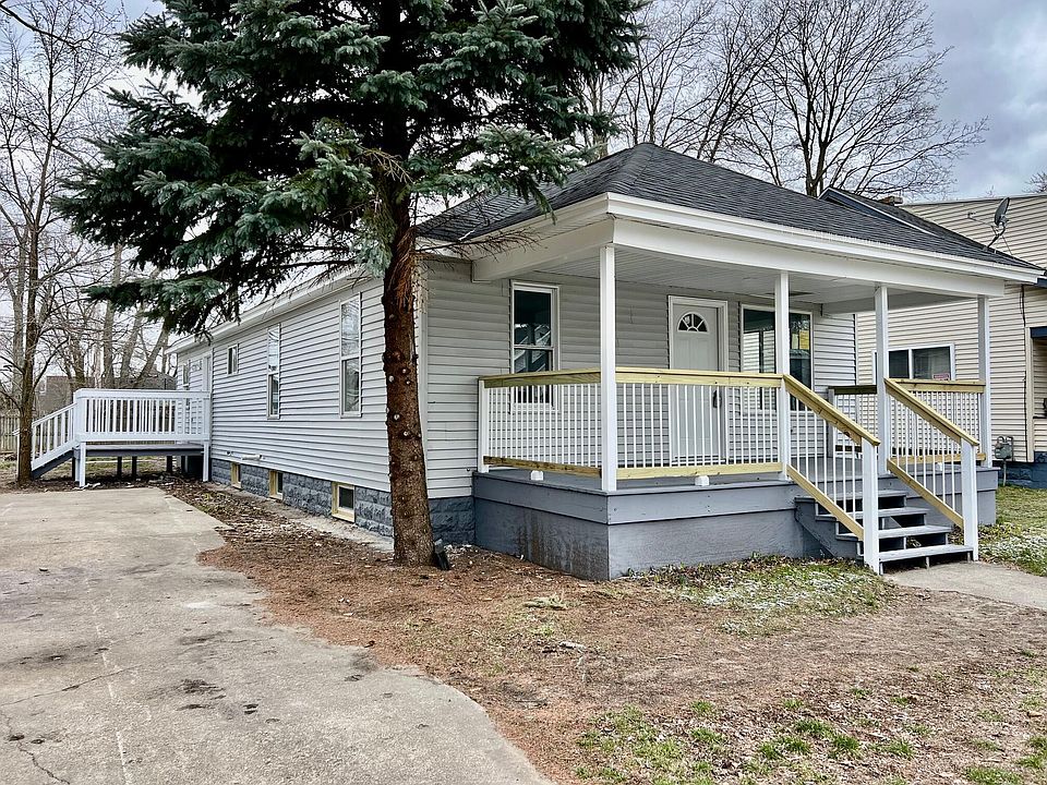 1st image of 1091 E Larch Ave