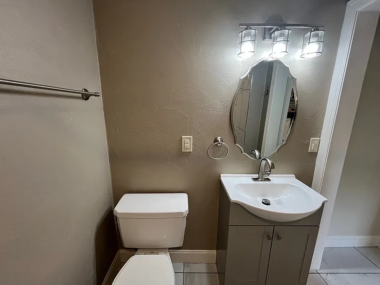 211 Amber St #1 — Photo 20