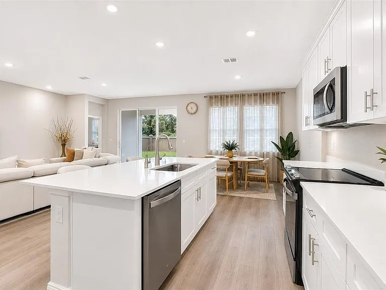 10009 Surrey Rose Dr — Photo 8