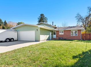 2807 Edgewood Dr N, Fargo, ND 58102