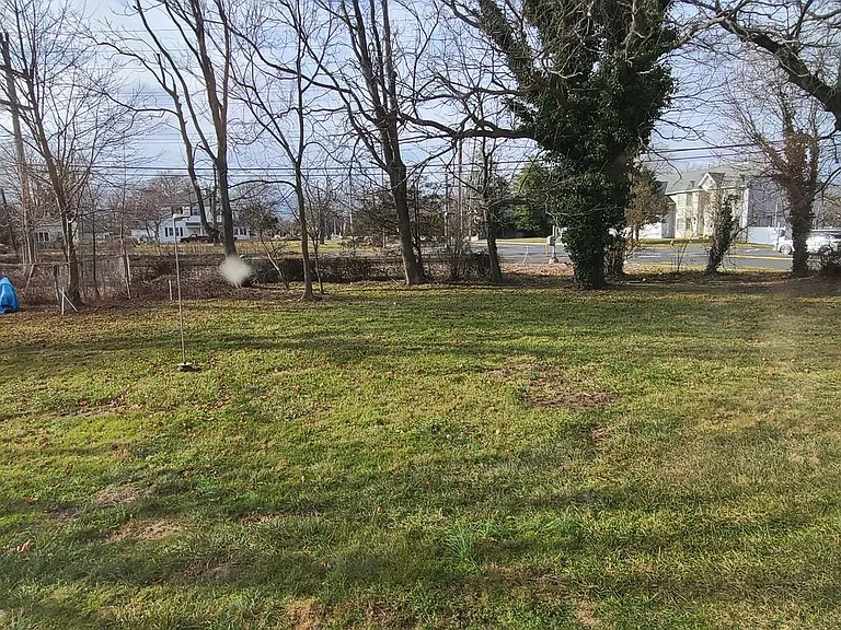 112 Cedar Ave. — Photo 16