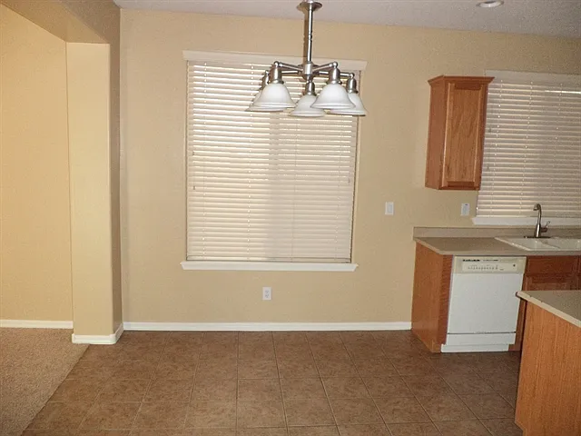 4 bed, 3.0 bath, 2869 sqft, $3,015 — Photo 4