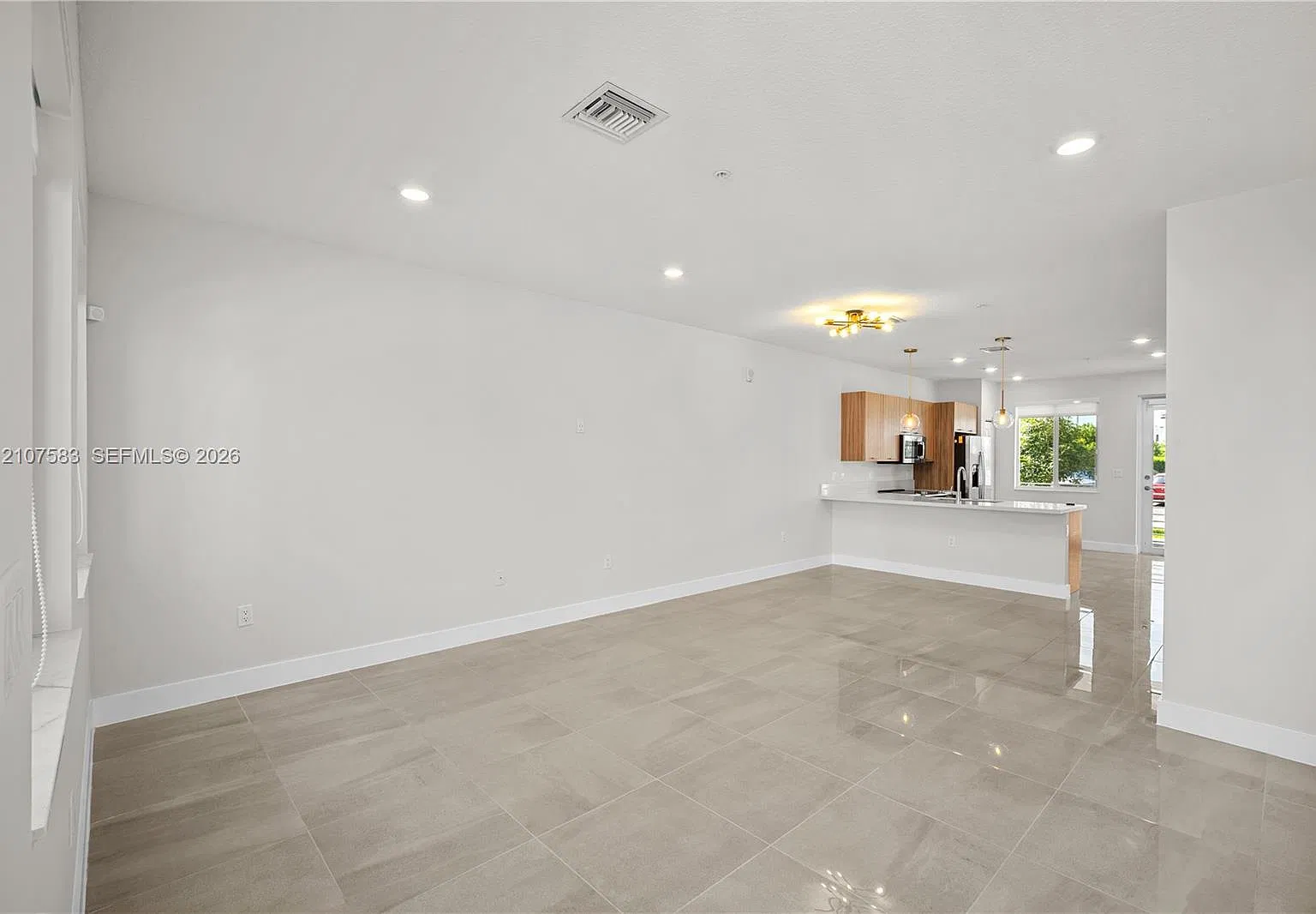 3 bed, 2.5 bath, 1315 sqft, $3,600 — Photo 3