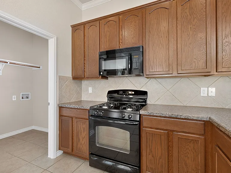 1024 Charleston Ln — Photo 5