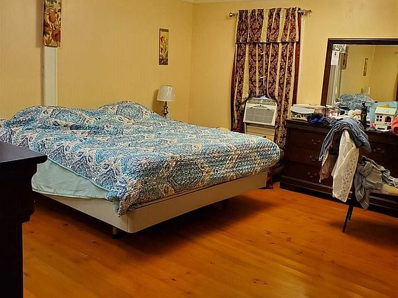 5th image of 107 Maddox St