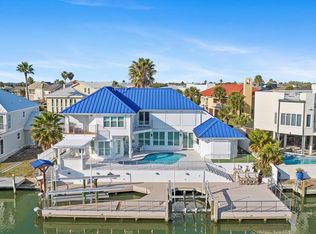 38 Blue Heron Dr, Rockport, TX 78382