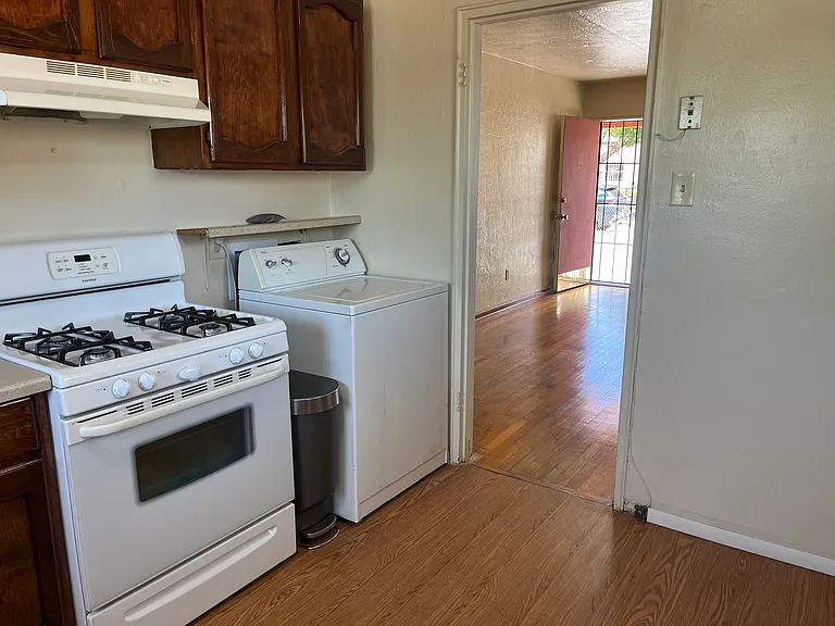 813 Wilmoore Dr SE — Photo 8