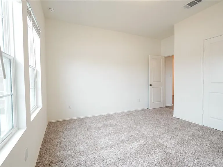 933 Wildrye Ct — Photo 5