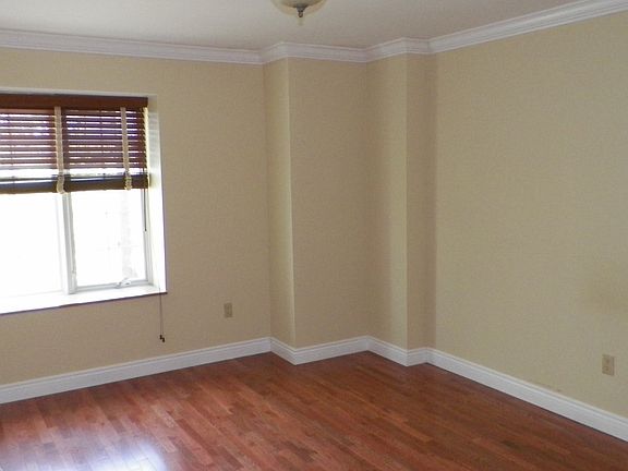 4th image of 510 Franklin Ave #8