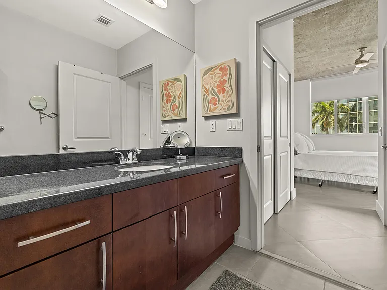 300 S Australian Ave — Photo 14