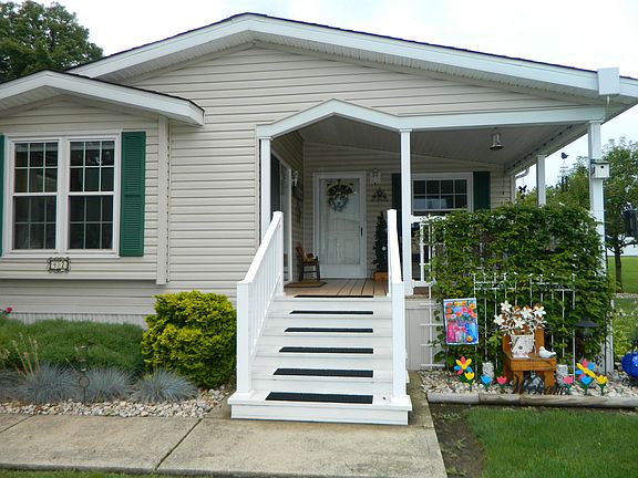 2nd image of 42 Apple Hill Dr #42