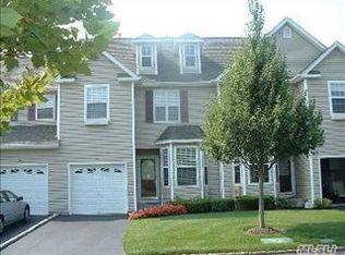 72 Deer Valley Dr, Smithtown, NY 11767