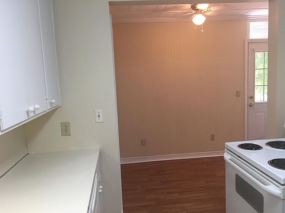 4th image of 932 E Fairview Ave APT B