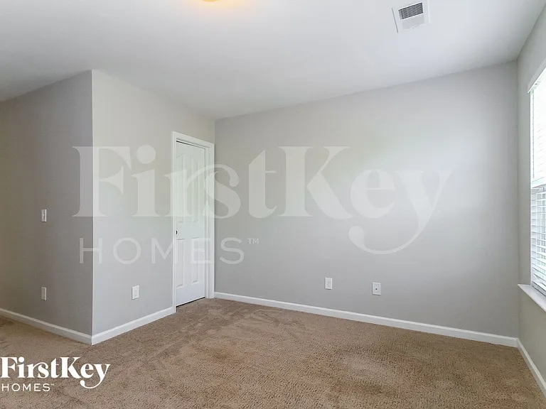 1541 Weatherend Dr — Photo 11
