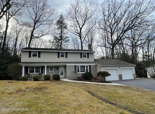 6 Hills Rd, Ballston Lake, NY 12019