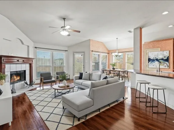 200 Chimney Rock Dr, Waxahachie, TX 75167