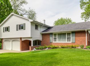 450 Sunset Ter, Lake Bluff, IL 60044