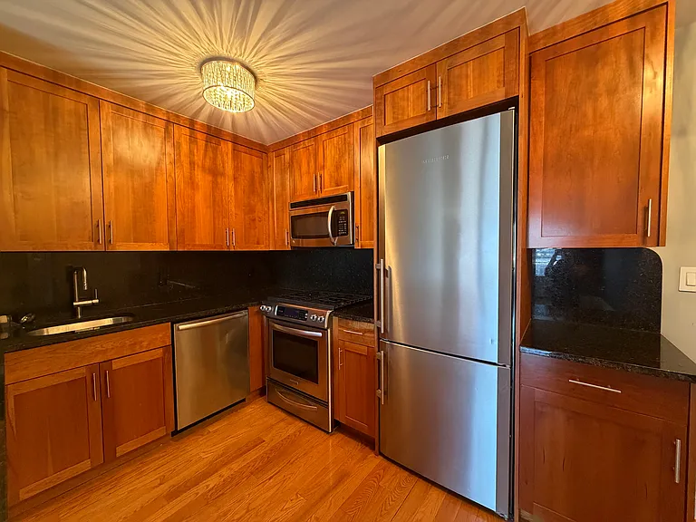 132 E 35th St #17F — Photo 5