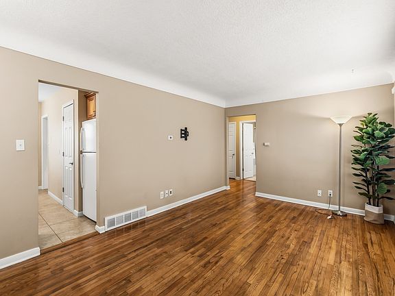 5th image of 1628 55th St