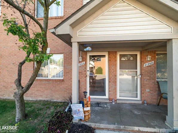 21066 Flora St #8, Roseville, MI 48066