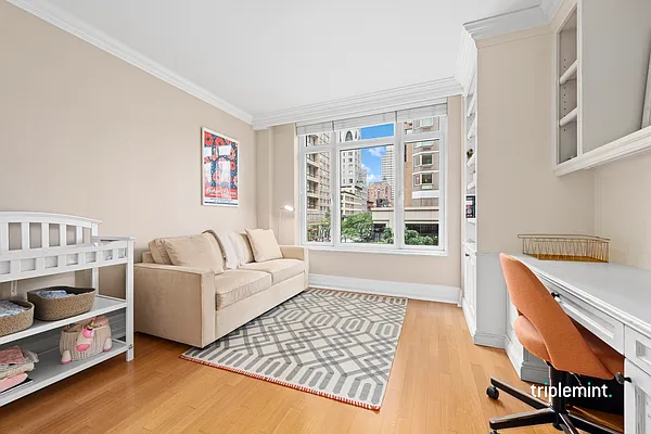 Sold by Triplemint | media 5