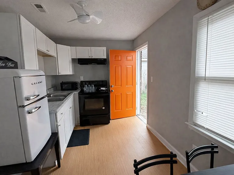 316 Skyland Ave — Photo 5