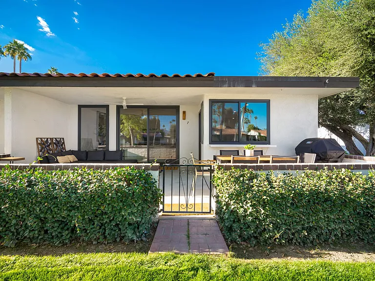 7 Barcelona Dr — Photo 17