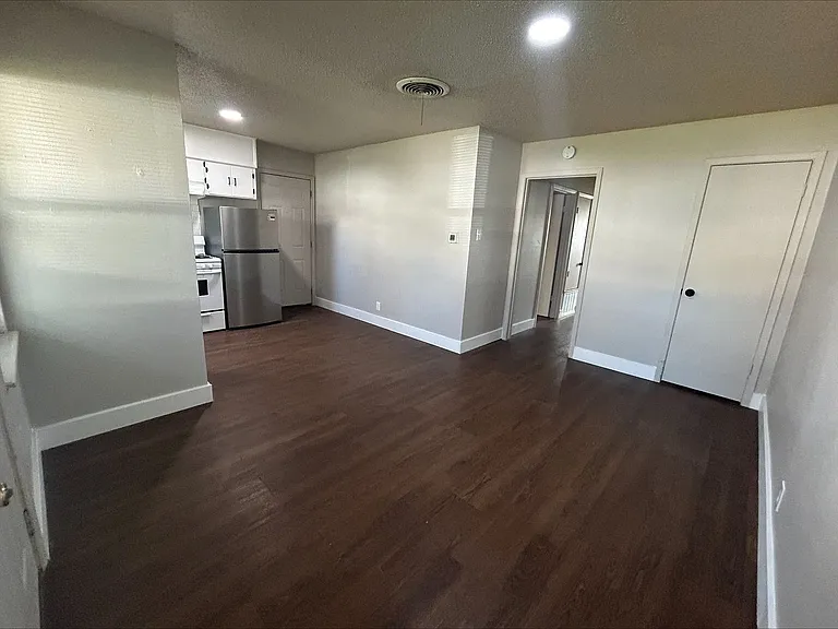 818 W Texas St — Photo 34