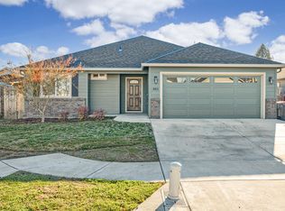 883 Trinity Way, Medford, OR 97501