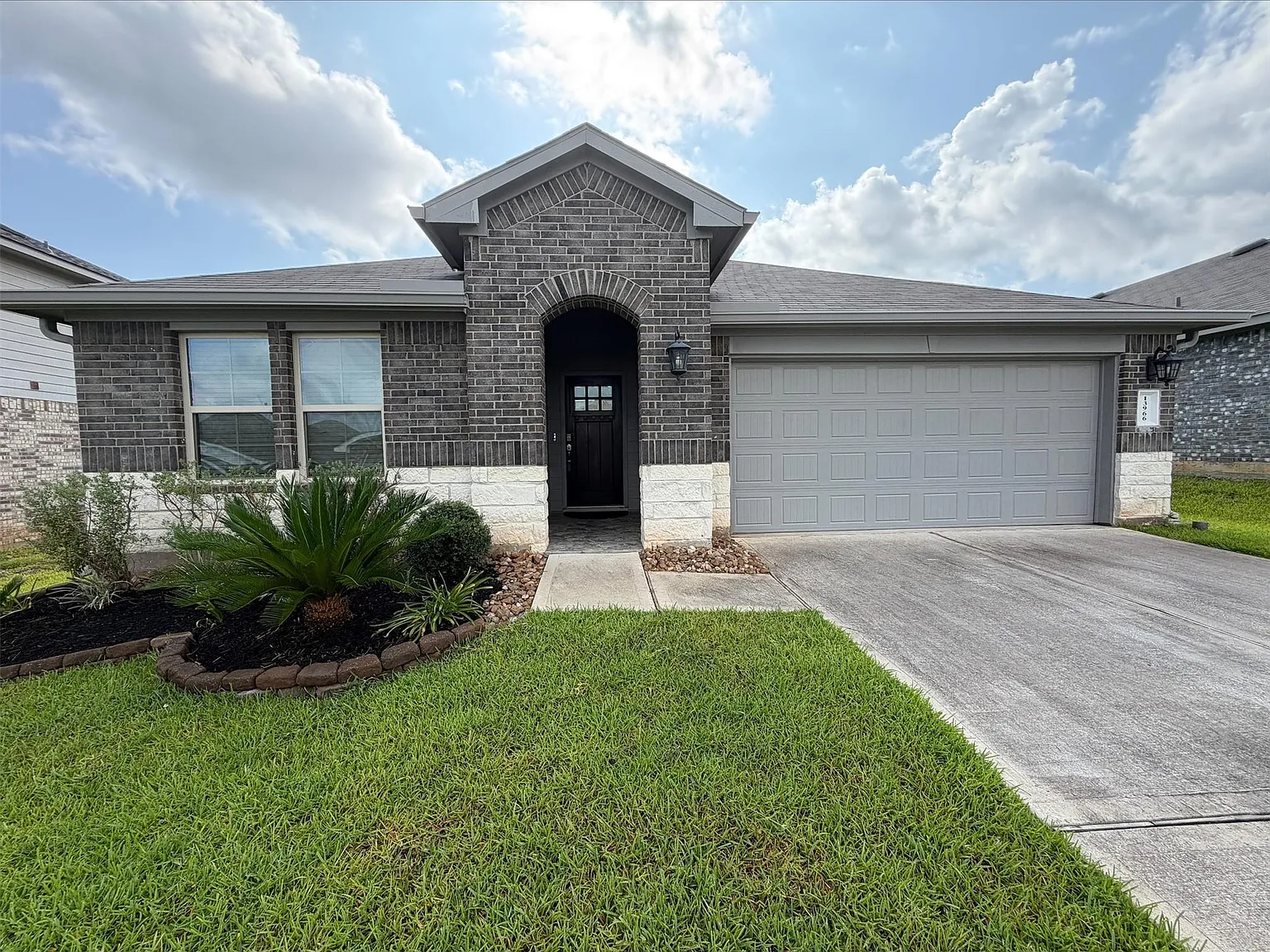 4 bed, 3.0 bath, 2092 sqft, $2,350 — Photo 4