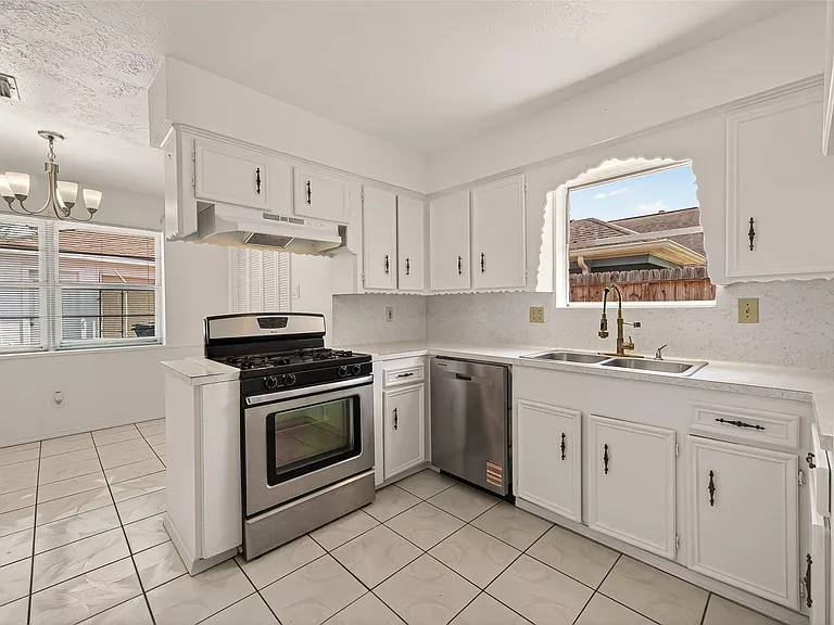 9422 Kristin Dr — Photo 27