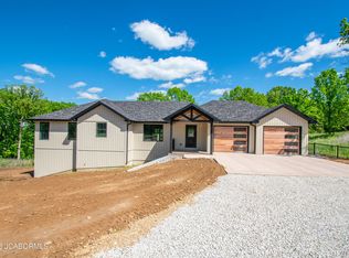 5609 Rylan Rd, Henley, MO 65040