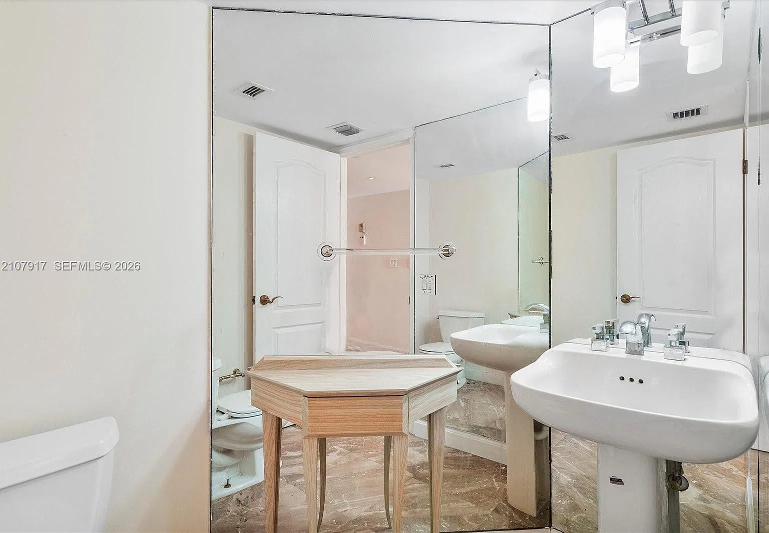 Lexcellence Condo — Photo 4