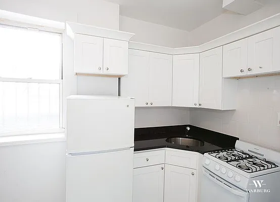 Rented by Warburg | media 8