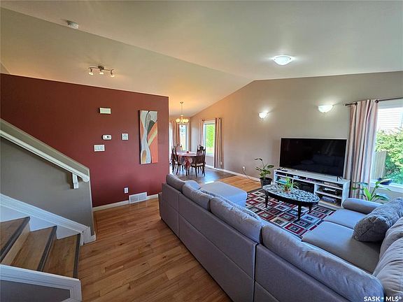 2nd image of 612 7th AVENUE W