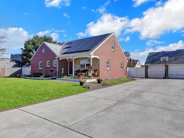 11 W 2nd Street, Deer Park, NY 11729